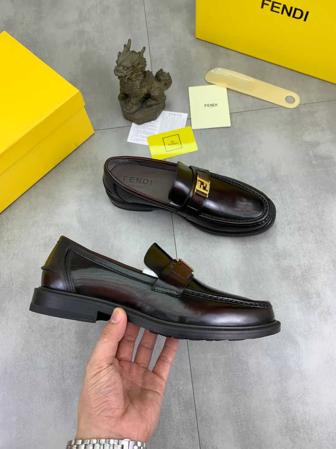 ​Men's shoes 💰P480💰[New model] Water dyed cowhide 🆘 The latest FENDI (Fendi) new casual leather shoes 🕶️🕶️Simple routing effect, showing an elegant and cool driving shoe 🎬Made of Italian 🇮🇹 imported calfskin + first-layer water-dyed cowhide lining🐂Excellent material🎬Detailed workmanship 🤗Comfortable foot feel➰➰. ​Pair it with any outfit to show your taste and temperament, low-key luxury ♻️Design ​simple and elegant ​noble and fashionable 🍃​Very loved and favored by trendy men 💓❤️Size: 38-44 2⃣️colors available